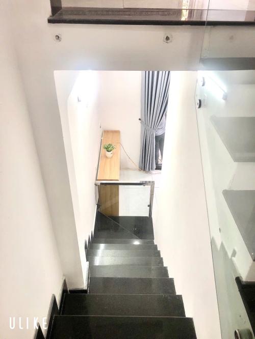 Cho thuê nguyên căn đẹp 122m2, 4.5 phòng, vị trí kinh doanh thuận lợi  Hoàng Văn Thái